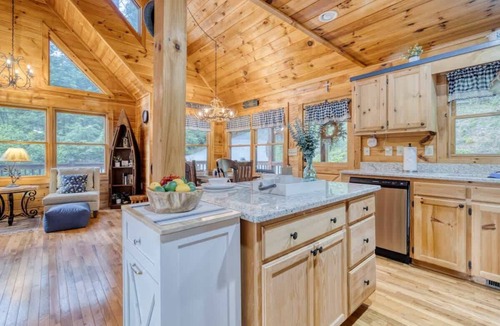 Aska Cabin | Waldhaus- Great Deal! View, Pet Friendly, Hot Tub