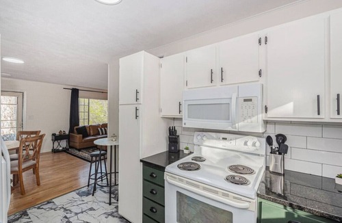South Kansas City House | Waldo Speakeasy 6 bedroom/7 beds/2.5 baths