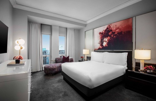 Rush and Division Hotel | Waldorf Astoria Chicago