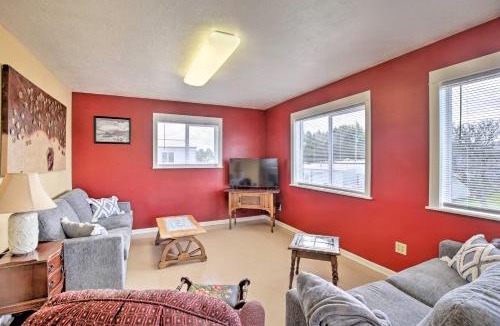 Waldport House | Waldport Townhome w/Dog Run on Alsea Bay!