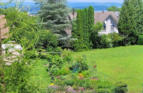 Kreuzlingen House | Waldrandhaus mit See-/fernsicht, Grossem Garten, Trampolin