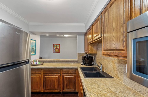 Rutledge Hill Condo | Walk 2 Broadway! Free Parking! Patio #634