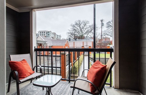 Rutledge Hill Condo | Walk 2 Broadway! Free Parking! Patio #634