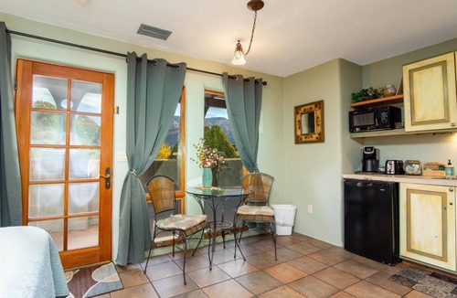 Uptown Sedona Hotel | Walk a Block to Uptown to the main shops, tours, restaurants.