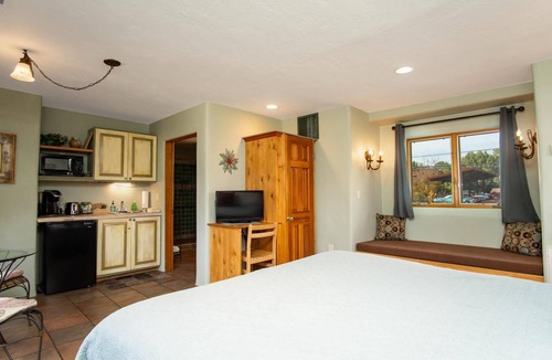 Uptown Sedona Hotel | Walk a Block to Uptown to the main shops, tours, restaurants.