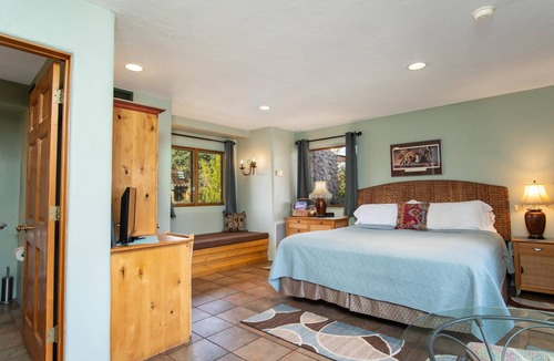 Uptown Sedona Hotel | Walk a Block to Uptown to the main shops, tours, restaurants.