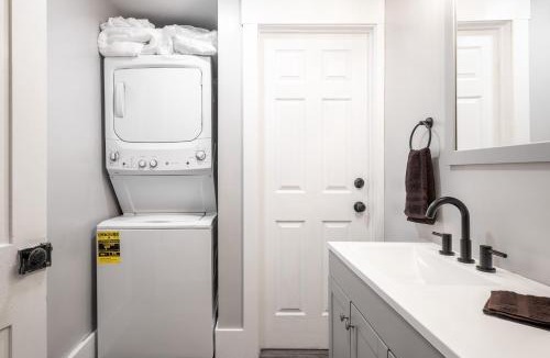 Columbus House | Walk/Bike everywhere from this Historic Chic Studio