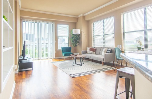 Cityplace Apartment | Walk Everywhere! 1BR Uptown Corner Unit | Gym+Pool