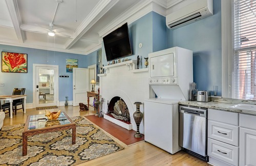Thomas Square Apartment | Walk Everywhere in Starland, Heated Pool Access