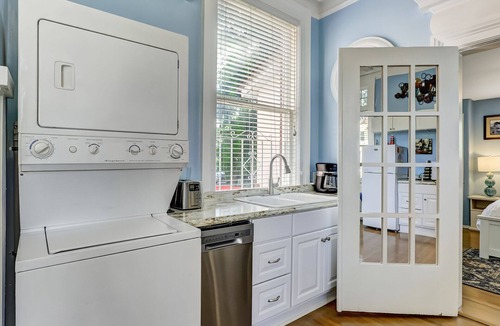 Thomas Square Apartment | Walk Everywhere in Starland, Heated Pool Access