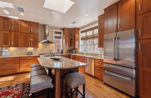South Capitol House | Walk Everywhere, Inviting Patio, Hot Tub