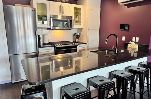 Saugatuck Condo | Walk Everywhere Luxe Downtown Saugatuck Condo W/Fireplace &Private Patio