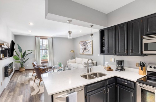 Downtown Charleston Apartment | Walk Everywhere! Near Marion Square & King Street's Best Restaurants + Shops