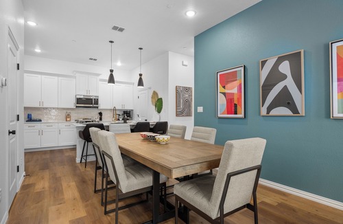 Arlington House | Walk FIFA Stadium | 4BR Group Home | Free Parking