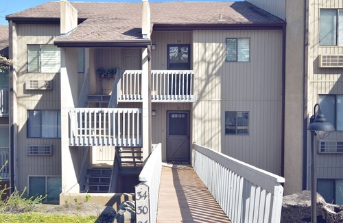Fairfield Bay Condo | Walk in, 2 bed 2 bath Condo, Pool access, Tennis courts, and Close to Marina.