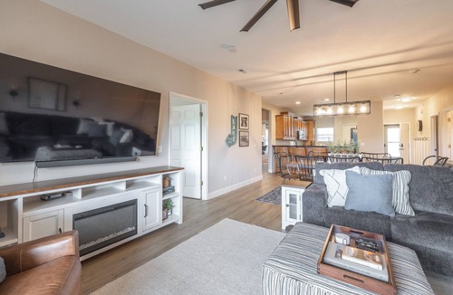 Indian Point Condo | Walk-In 3 Bedroom 2 Full Bath Luxury Condo, Sleeps 12 Lake View & Mins from SDC!