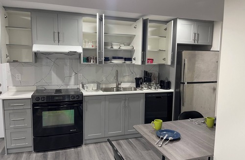 Thorold House | walk-in Basement - in suite Niagara falls