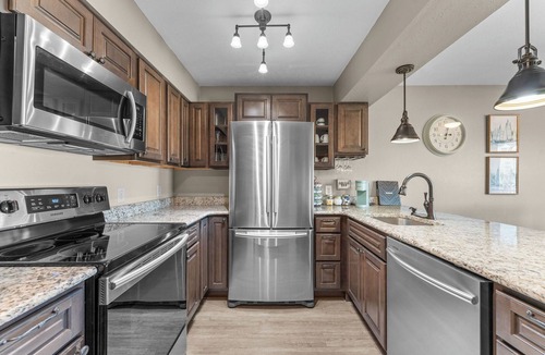 Table Rock Condo | Walk-In Pointe Royale Condo - Golf Course View - Pools, Hot Tub & Near Clubhouse