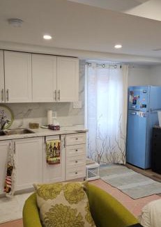 Lincoln Apartment | Walk out Basement Studio
