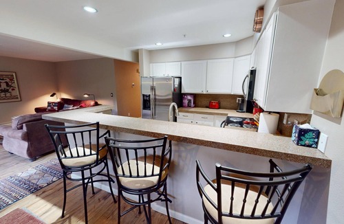 Mountain House Condo | Walk/Shuttle to Keystone Slopes, Shops, Dining. 2 Hot Tubs, Deck, Views!