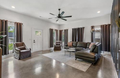 Murfreesboro House | Walk the Line