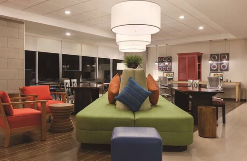 College Station Hotel | Walk to A&M: Double Queen + Breakfast, Pool&Gym