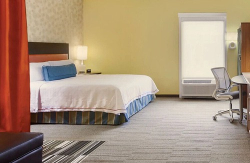 College Station Hotel | Walk to A&M: King Suite w/Free Breakfast,Pool&Gym