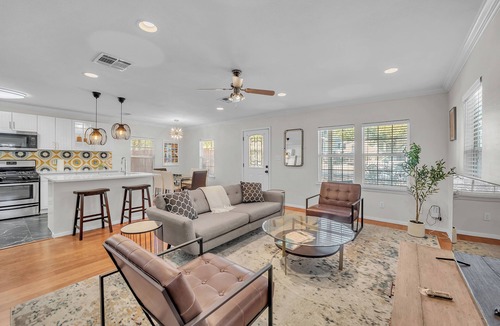 Galindo House | Walk to ACL-1 block-5min Zilker Home-Soco, Walkable !
