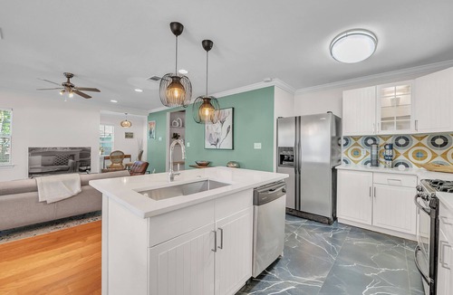 Galindo House | Walk to ACL-1 block-5min Zilker Home-Soco, Walkable !