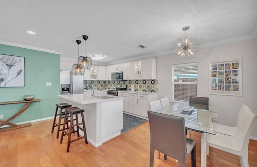 Galindo House | Walk to ACL-1 block-5min Zilker Home-Soco, Walkable !