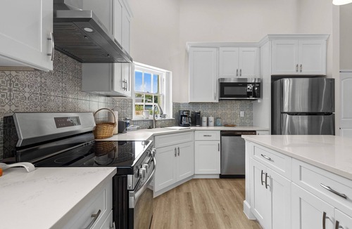Near East Side House | Walk to Alamodome! Historic Spacious Home