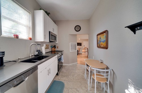 Near East Side Cottage | Walk to Alamodome! Pet-friendly Home w/Yard