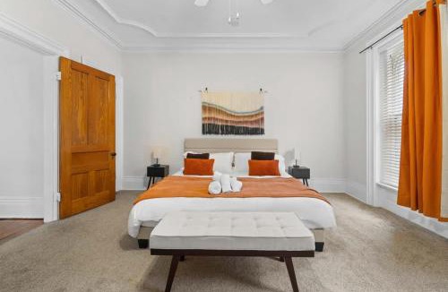 Allentown House | Walk to Allentown with Free Parking and WFH Space
