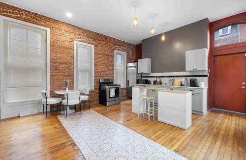 Allentown House | Walk to Allentown with Free Parking | WFH Space