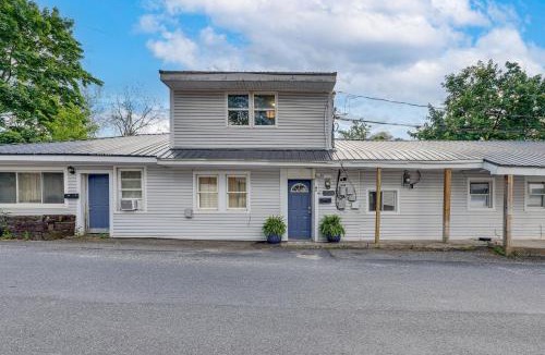 Duncannon House | Walk to Appalachian Trail! Creekside Duncannon Gem