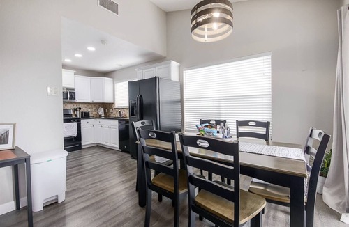 Milwood House | Walk to Apple | 5 Mins to Domain 3BR