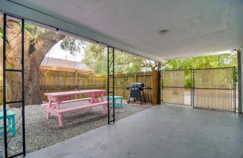 Bayview House | Walk to Art District + Beach: Pet-Friendly Getaway