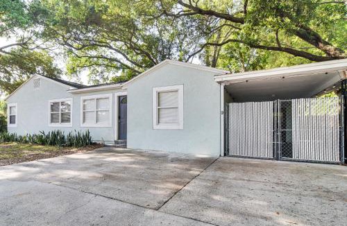 Bayview House | Walk to Art District + Beach: Pet-Friendly Getaway