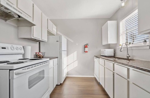 Central Arlington Apartment | Walk to AT&T! Family-Friendly 2 Queen Beds