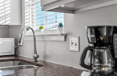 Central Arlington Apartment | Walk to AT&T! Family-Friendly 2 Queen Beds