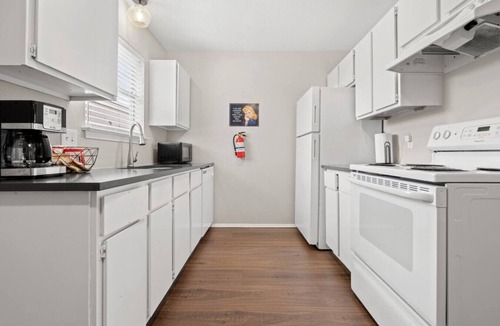 Central Arlington Apartment | Walk to AT&T Stadium – Cozy & Clean 1BR Retreat