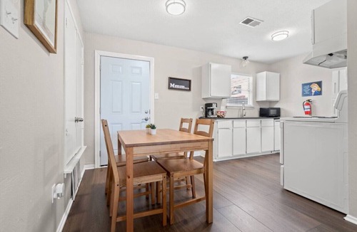Central Arlington Apartment | Walk to AT&T Stadium – Cozy & Clean 1BR Retreat