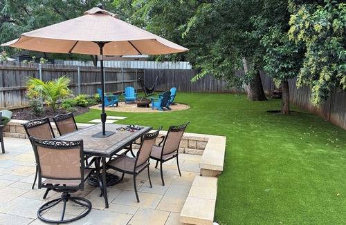 Central Arlington House | Walk to AT&T Stadium & Globe Life. Perfect Backyard for dining & entertaining