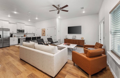 Arlington House | Walk to AT&T Stadium | Luxury Townhome | Parking