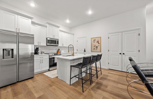 Arlington House | Walk to AT&T Stadium | Luxury Townhome | Parking