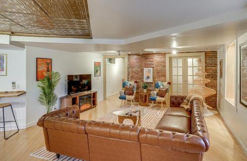 Athens Apartment | Walk to Athens Riverfront Park! Modern-Retro Apt