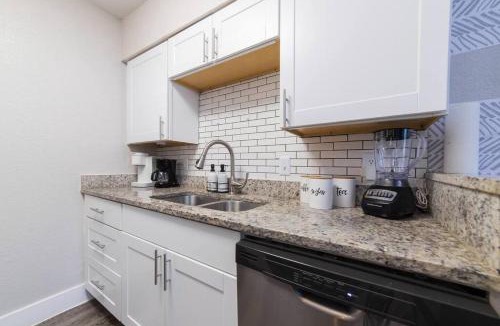 Arlington Apartment | Walk to ATT-Glblife-Free Parking-Min to attraction