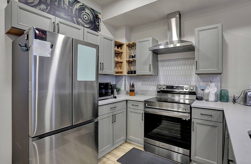 Fountain Square House | Walk to Bars and Restaurants!