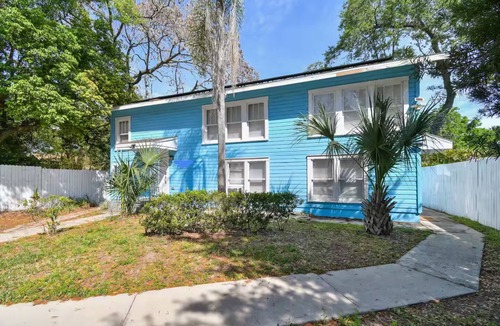 Colonialtown North House | Walk to bars, coffee, eateries-King bed-workspace