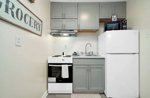Highlands Apartment | Walk to Bars & Restaurants, 1BR HighlandsStay